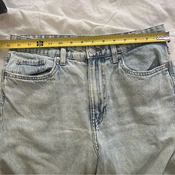 High Rise Mom Jeans Light Wash Women’s Size 8 High Rise 11” - Picture 12 of 14